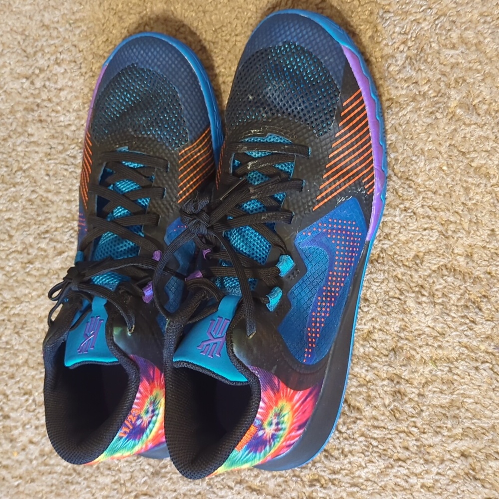 Gym shoes